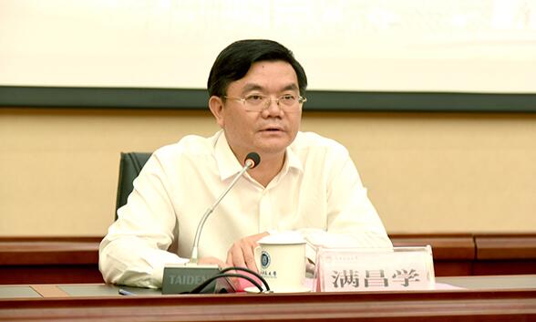 滿昌學(xué)簡歷：廣西廣播電視局局長滿昌學(xué)，曾任廣西廣播電視臺(tái)臺(tái)長、廣西科技大學(xué)黨委書記