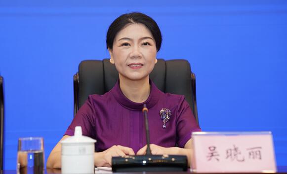 吳曉麗簡歷：來賓市政協(xié)主席吳曉麗，曾任廣西廣播電視局副局長、婦聯(lián)副主席，來賓市委副書記