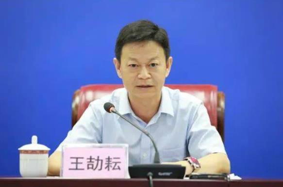 王劼耘簡歷：平陸運河集團(tuán)董事長王劼耘，曾任廣西交通廳副廳長，廣西交通投資集團(tuán)副董事長、總經(jīng)理